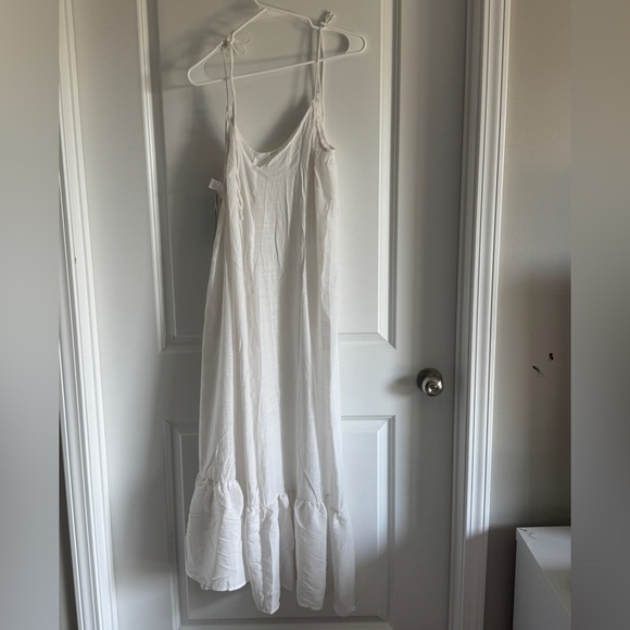 Elegant White Maxi Dress - Picture 7 of 11